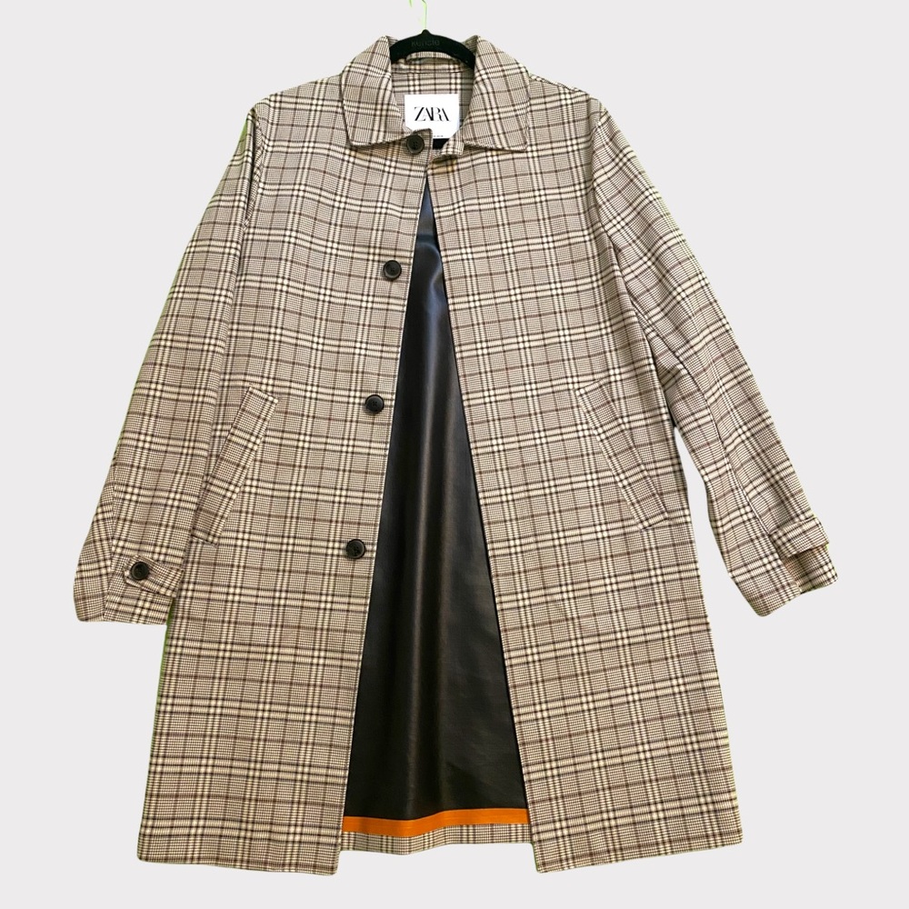 Very nice coat long coat and a very good condition
